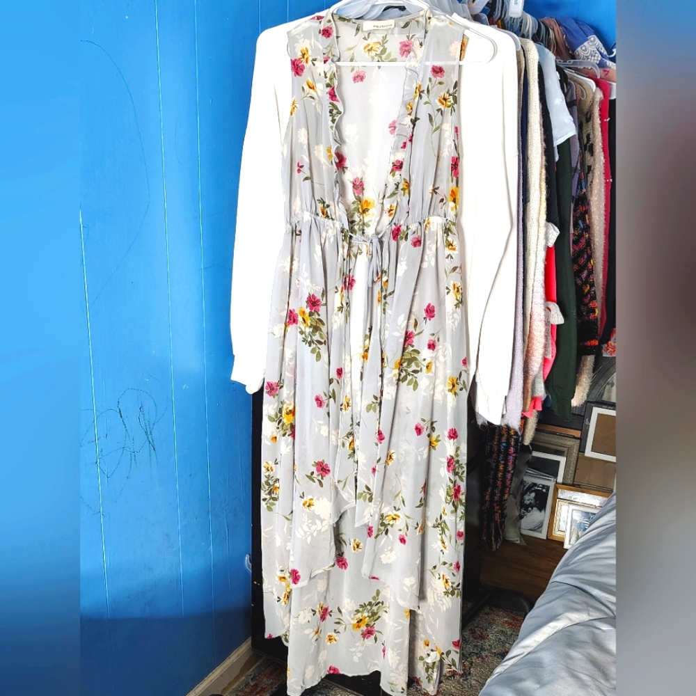Floral Sheer Sleeveless Kimono NWOT - Picture 2 of 6